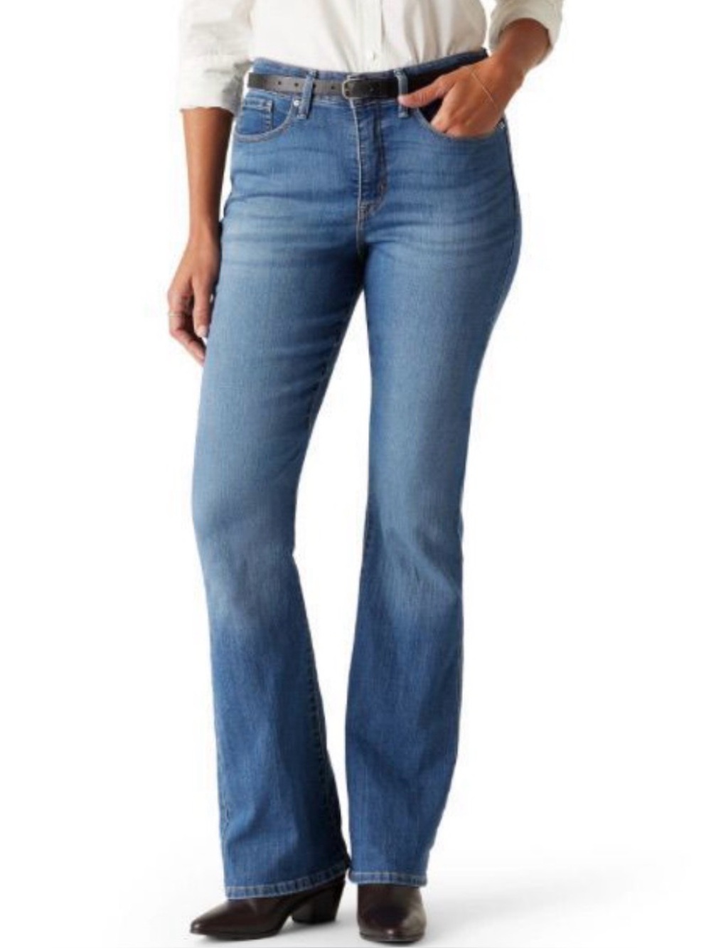 Levi Signature Mid Rise Classic Women's Blue Bootcut Jeans Size 12